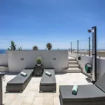Overlooking With Pool 公寓