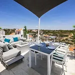 公寓 Overlooking With Pool 贝纳吉