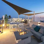דירה Overlooking With Pool