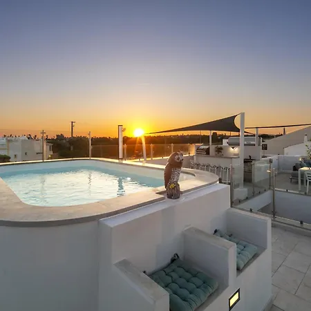 Overlooking With Pool شقة بيناغيل