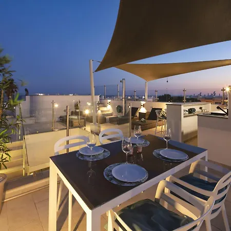 Overlooking With Pool بيناغيل