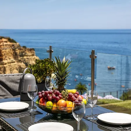 Overlooking With Pool شقة *