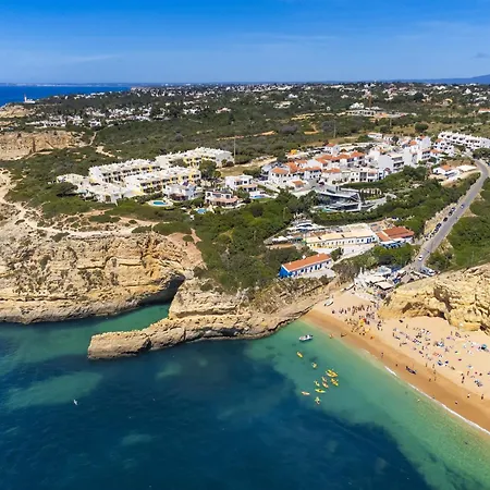 Apartman Overlooking With Pool