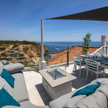 Overlooking With Pool بيناغيل