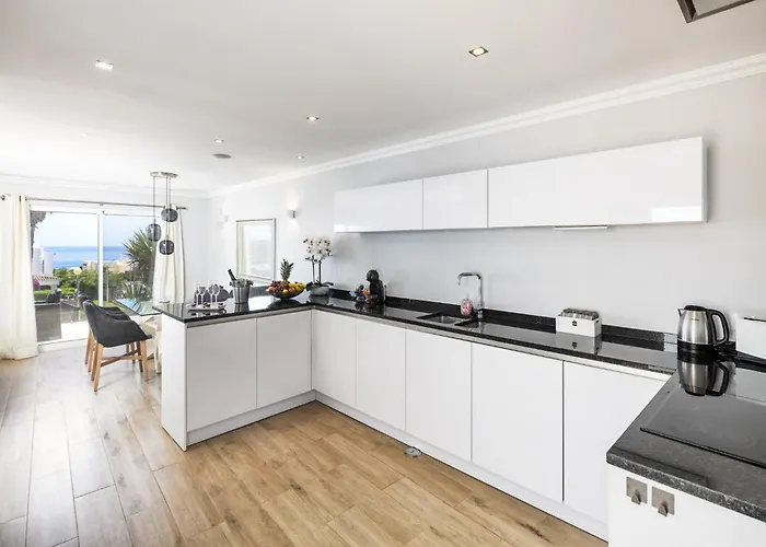 Overlooking With Pool * Benagil