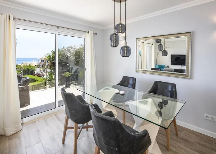 Overlooking With Pool Apartman