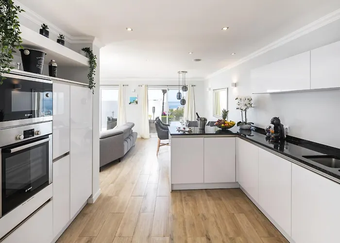 Overlooking With Pool Apartman