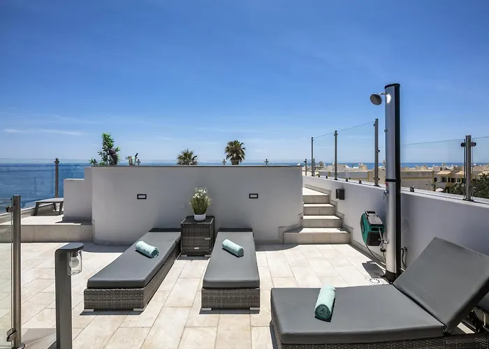 Overlooking With Pool Apartman