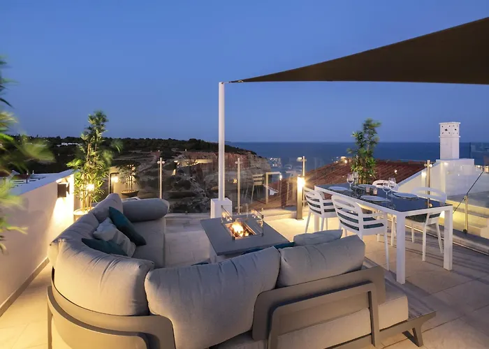 Overlooking With Pool Apartman *