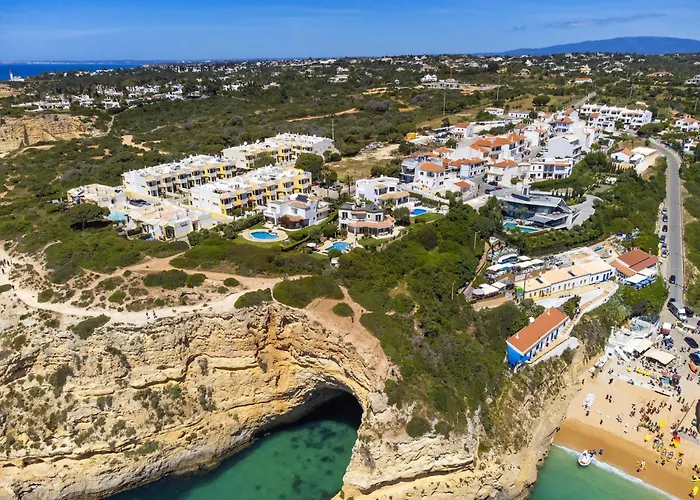 Overlooking With Pool Apartman