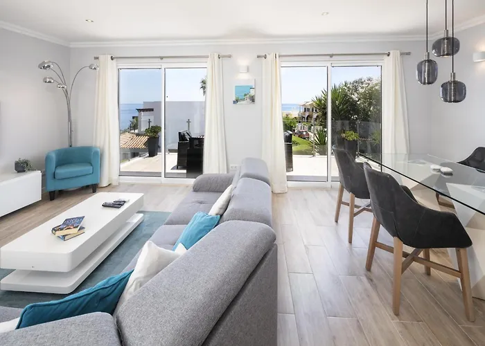 Overlooking With Pool Apartman Benagil