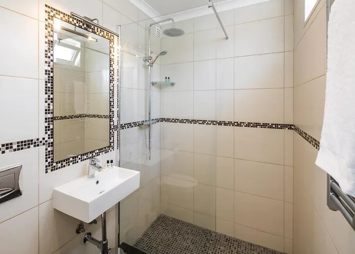 Overlooking With Pool Apartman