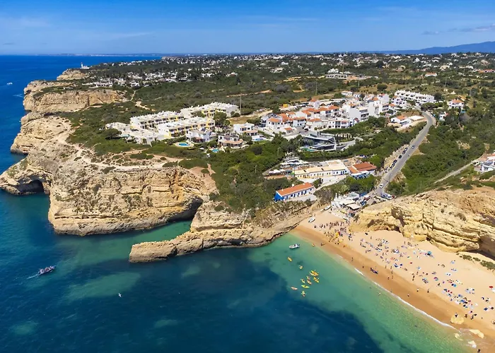 Apartman Overlooking With Pool