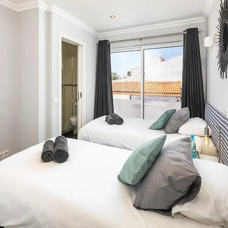 Overlooking With Pool Appartement Benagil