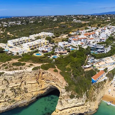 Overlooking With Pool Appartement
