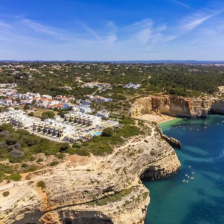 Overlooking With Pool Appartement